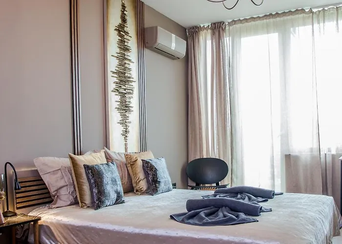 Rome Stylish W Working Space And Paid Parking Spot